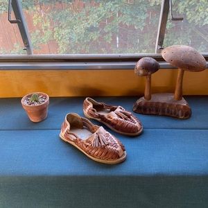 Girls huaraches size 11 never worn